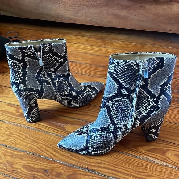 Marc Fisher Snakeskin pattern block heel booties size 8 - Picture 6 of 12